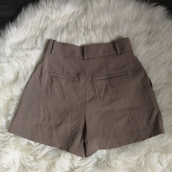Babaton High Waisted Pleated Shorts - Size 0 - Picture 5 of 8
